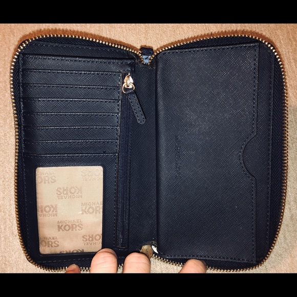 MICHAEL KORS AZURE HANDBAG & FLORAL ZIP WALLET SET - Picture 8 of 8